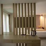 The Deck فندق