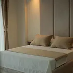 فندق The Deck ترابزون