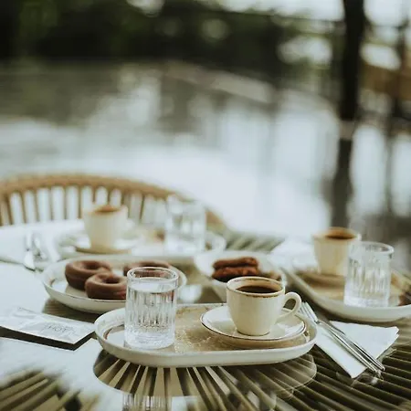 Отель The Deck *