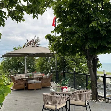 فندق The Deck ترابزون